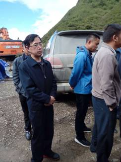 38-365365体育在线到阿坝县重点交通项目进行调研